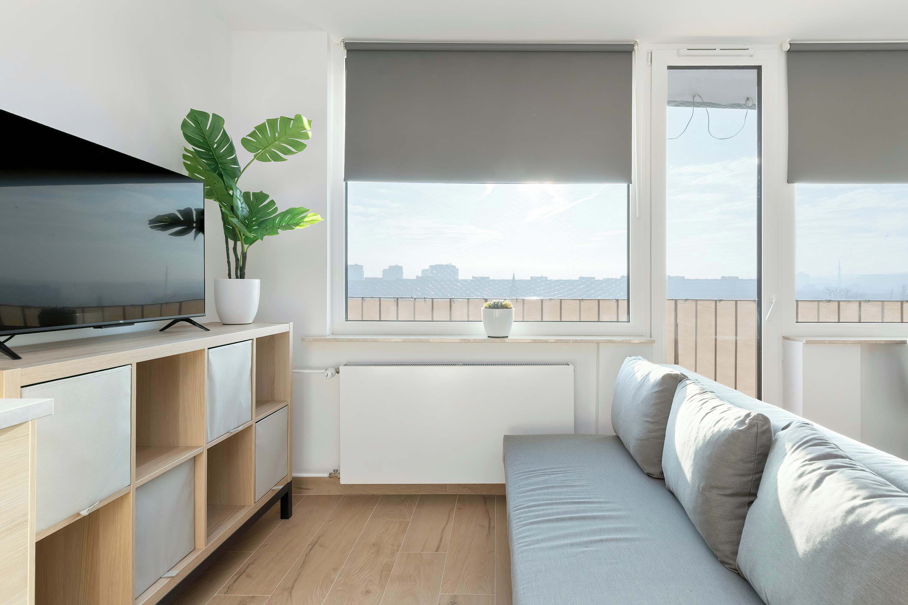 Televisión y oficina 