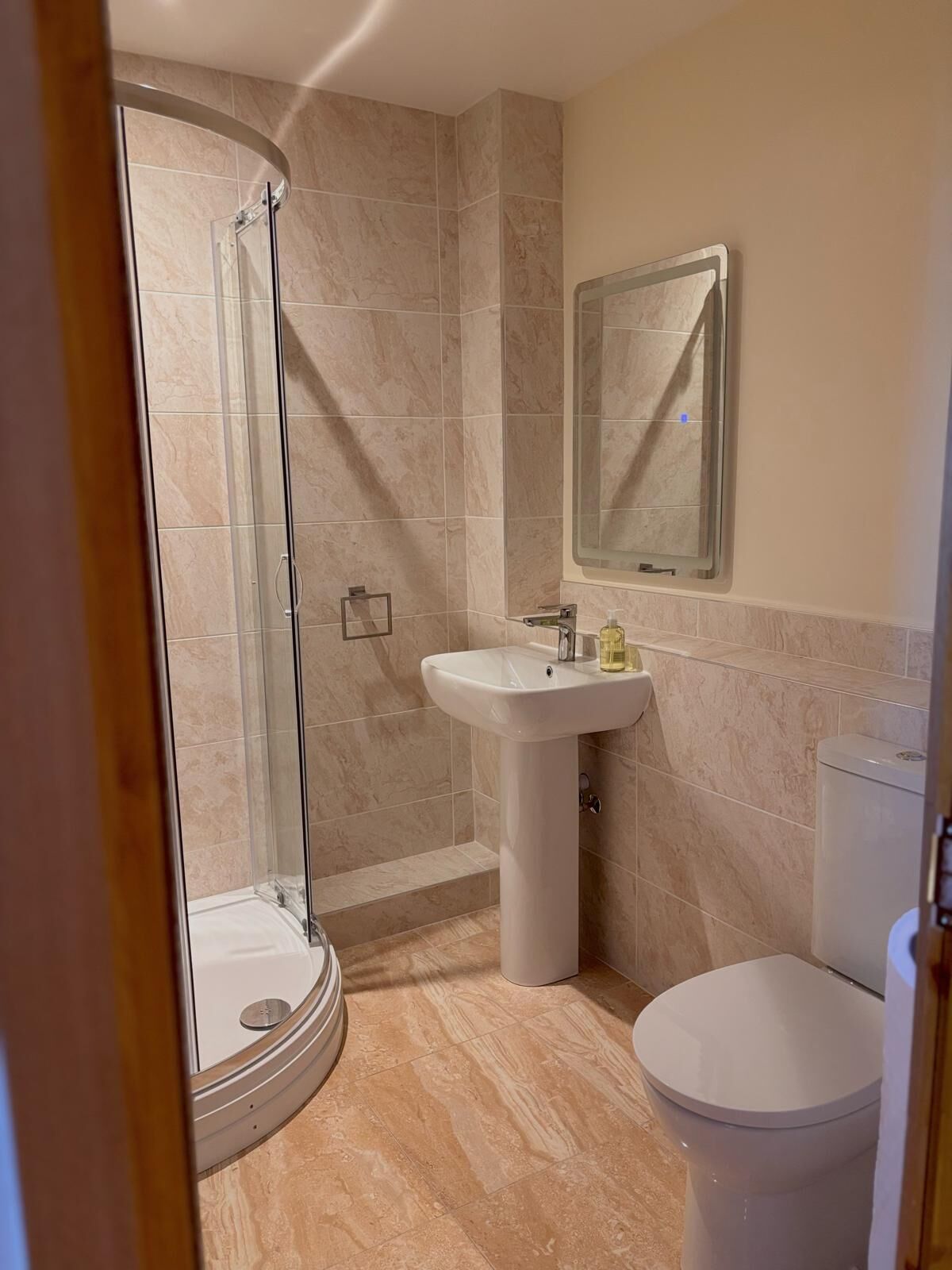 Doppel- oder Zweibettzimmer, Stadtblick | Badezimmer | Kostenlose Toilettenartikel, Haartrockner, Handtücher, Seife