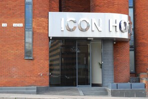 Front of property - Icon Hotel (Luton)