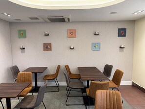 Reception - Icon Hotel  (Luton)