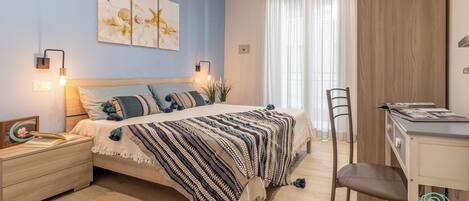 2 bedrooms, iron/ironing board, internet, bed sheets