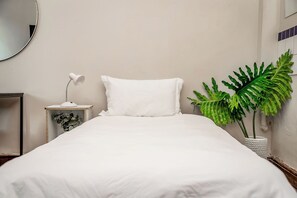Single Room, City View | Free wired Internet - Electric Jackal (Cape Town)