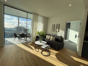 아파트, 발코니, 시내 전망 | 거실 공간