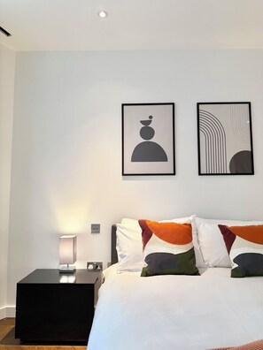 Departamento Confort, balcón, vista a la ciudad | Cortinas blackout, insonorización y tabla de planchar con plancha 