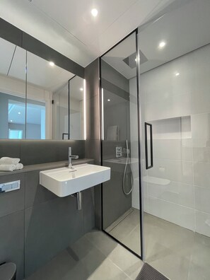 Bathroom - Battersea Power Apartments (London)