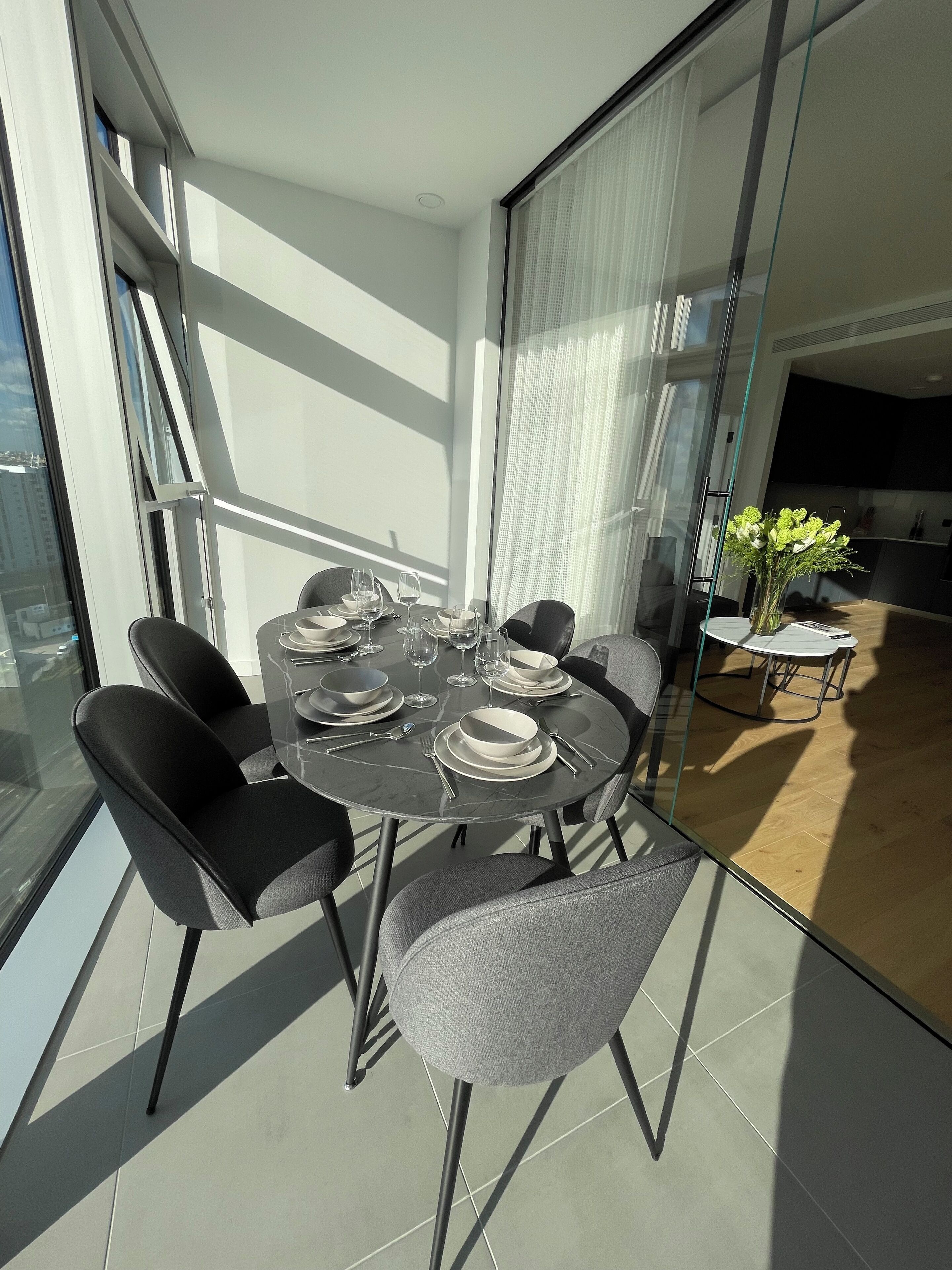 Club Apartment, Balcony, City View | Living area | 42-inch flat-screen TV with digital channels, Netflix