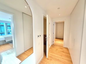 Luxury Apartment, Balcony, City View - Battersea Power Apartments (London)