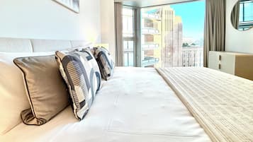 Luxury Apartment, Balcony, City View | Blackout curtains, soundproofing, iron/ironing board, free WiFi