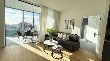 Apartment, Balkon, Stadtblick | Wohnbereich