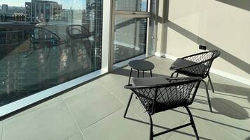 Departamento, balcón, vista a la ciudad | Terraza o patio