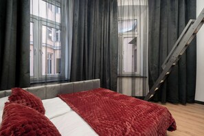 Tabla de planchar con plancha, wifi, ropa de cama