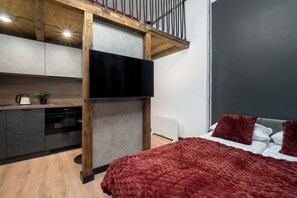Tabla de planchar con plancha, wifi, ropa de cama