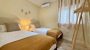 3 slaapkamers, een strijkplank/strijkijzer, wifi, beddengoed