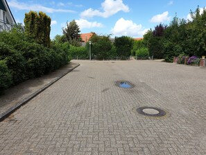 المنطقة المحيطة بالمنشأة