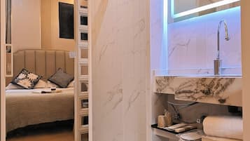 Superior Double Room | Bathroom