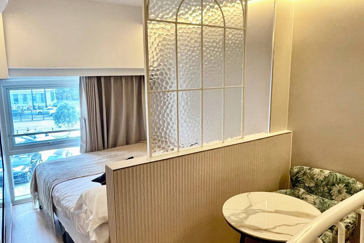 Superior Loft | Blackout drapes, iron/ironing board (on request), WiFi (free)