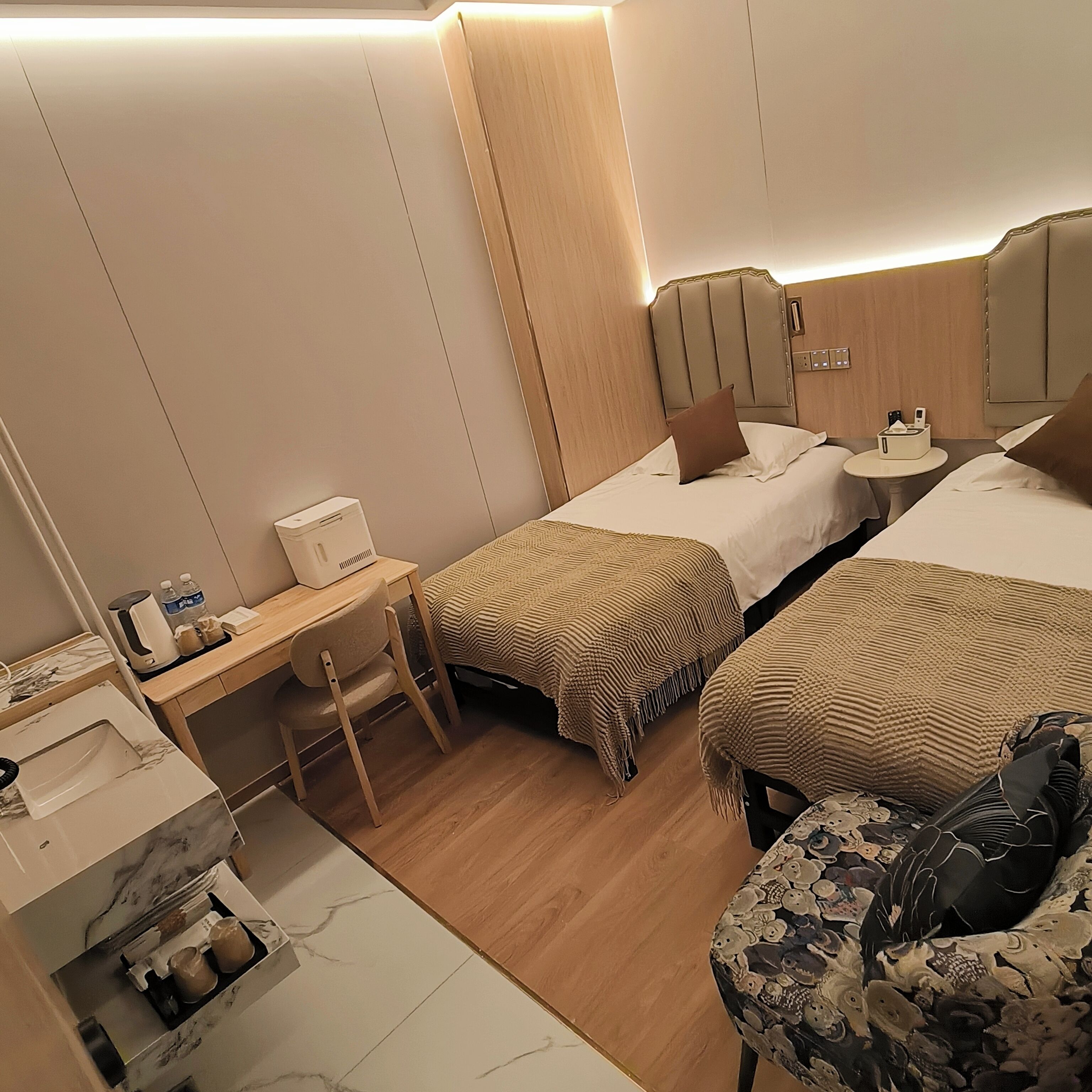 Classic Twin Room | Blackout drapes, iron/ironing board, free WiFi, bed sheets