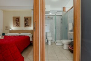 Regadera, bidet, toallas