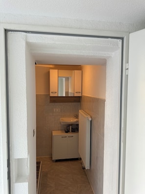 Shower, towels, soap, shampoo