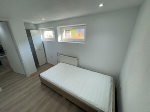 4 bedrooms, bed sheets