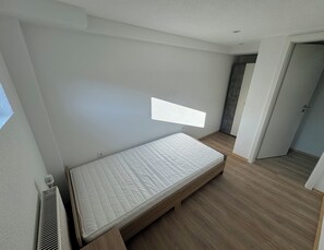4 bedrooms, bed sheets - Vacation apartment with 4 bedrooms - ideal for fitters and short-term guests (Schömberg)