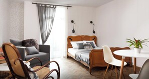 สตูดิโอ | ห้องเก็บเสียง, เตารีด/โต๊ะรีดผ้า, Wi-Fi ฟรี