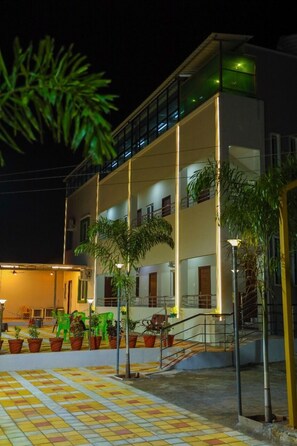 Mặt tiền nơi lưu trú