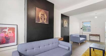 Comfortable family base close to Rochester’s historic heart