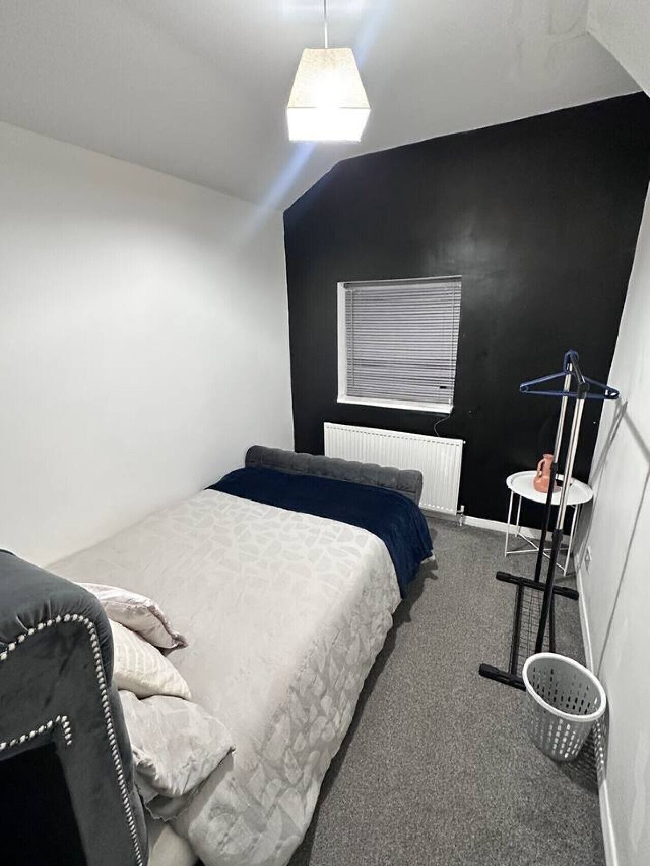 Skrivebord, wi-fi og sengetøy