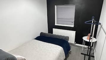 Skrivebord, wi-fi og sengetøy