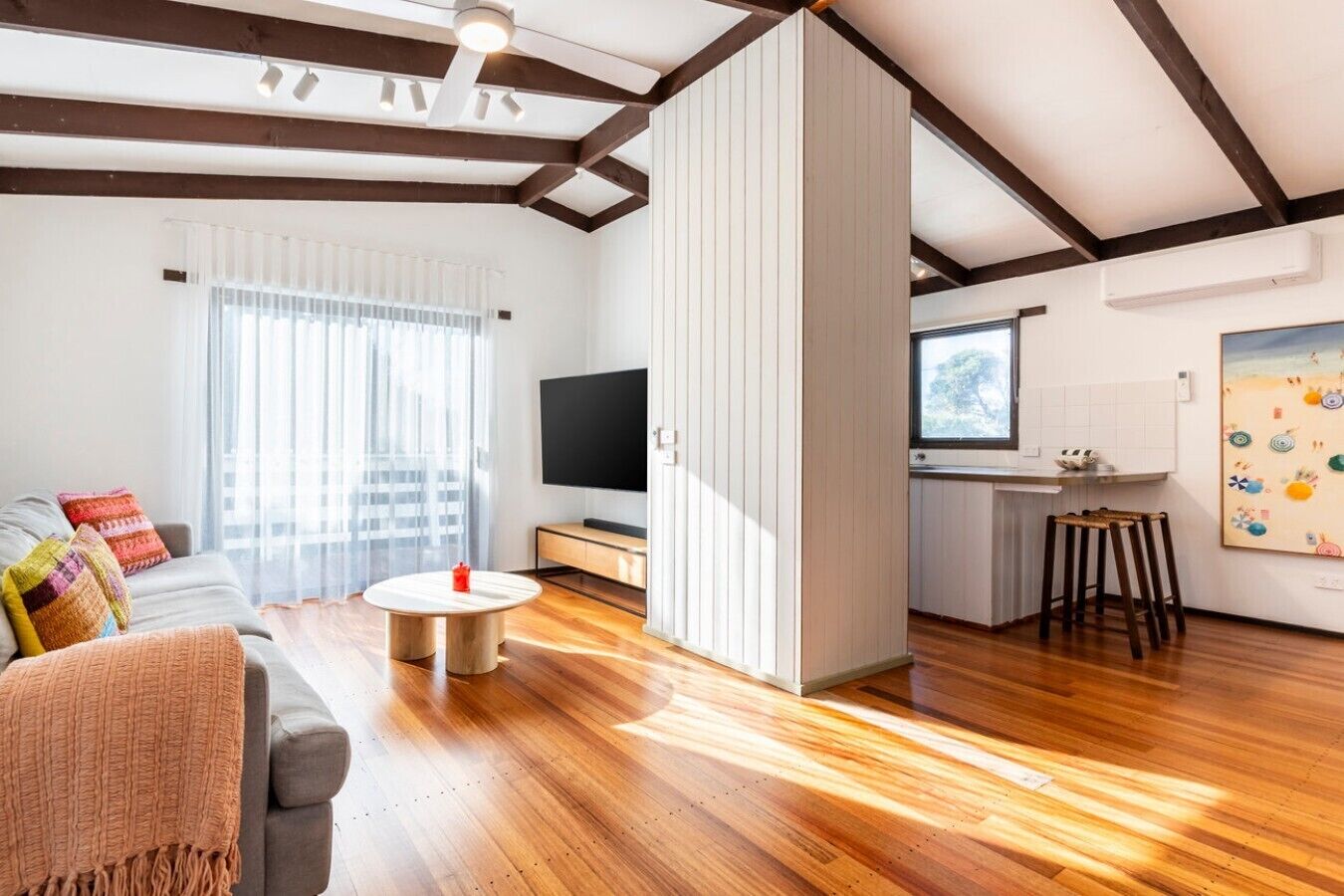 TV, fireplace