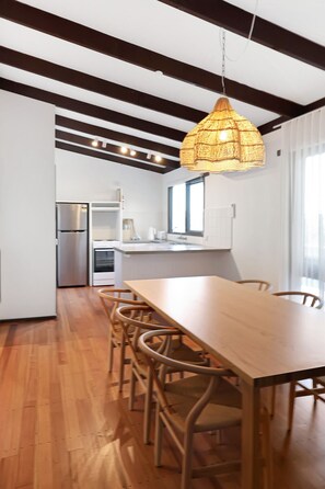 Dining - White House- Beachside Family Getaway, Walk to Beach, Pet Friendly, WIFI, A/C (Ocean Grove)