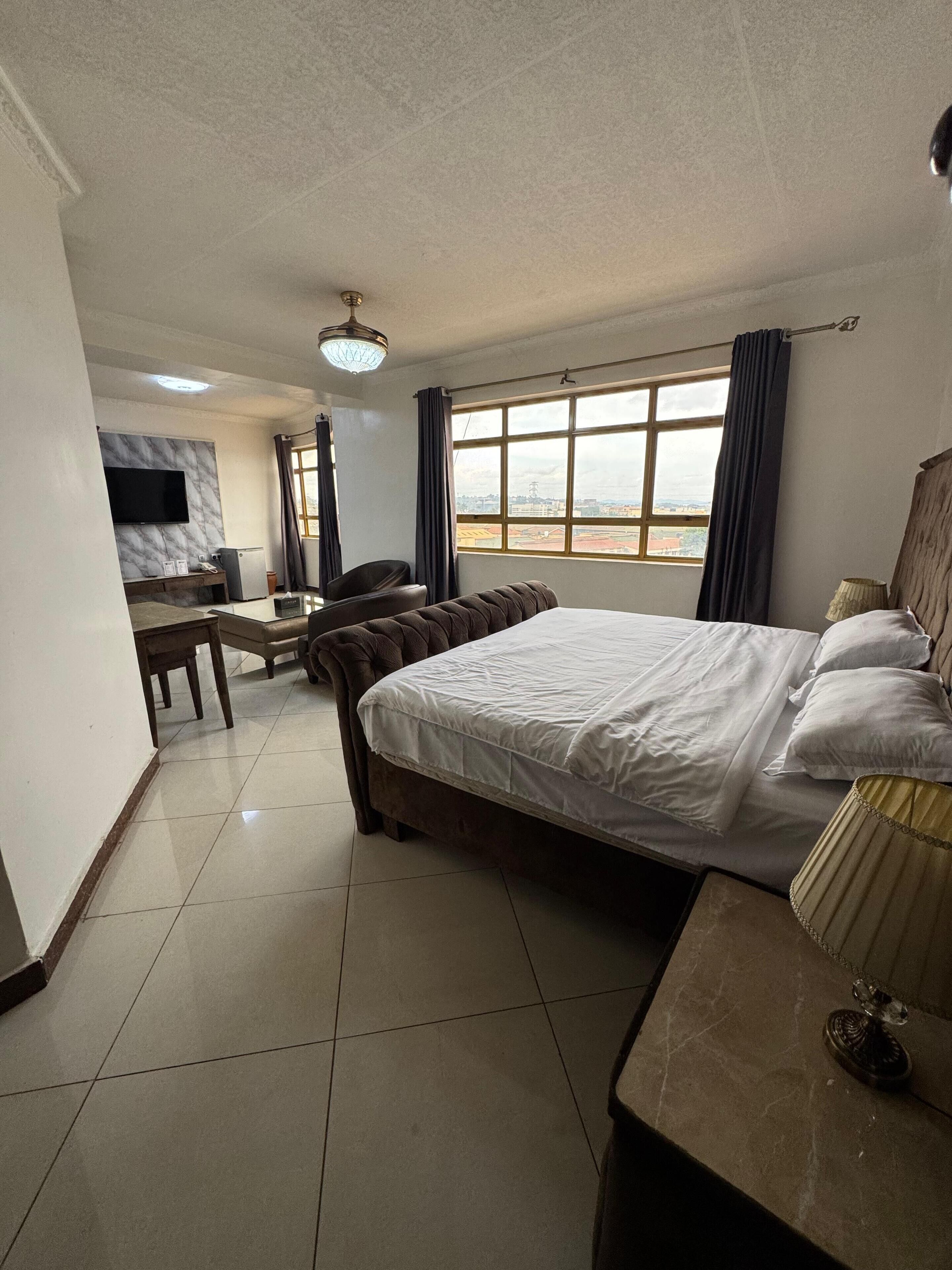 Appartement | Een bureau, een laptopwerkplek