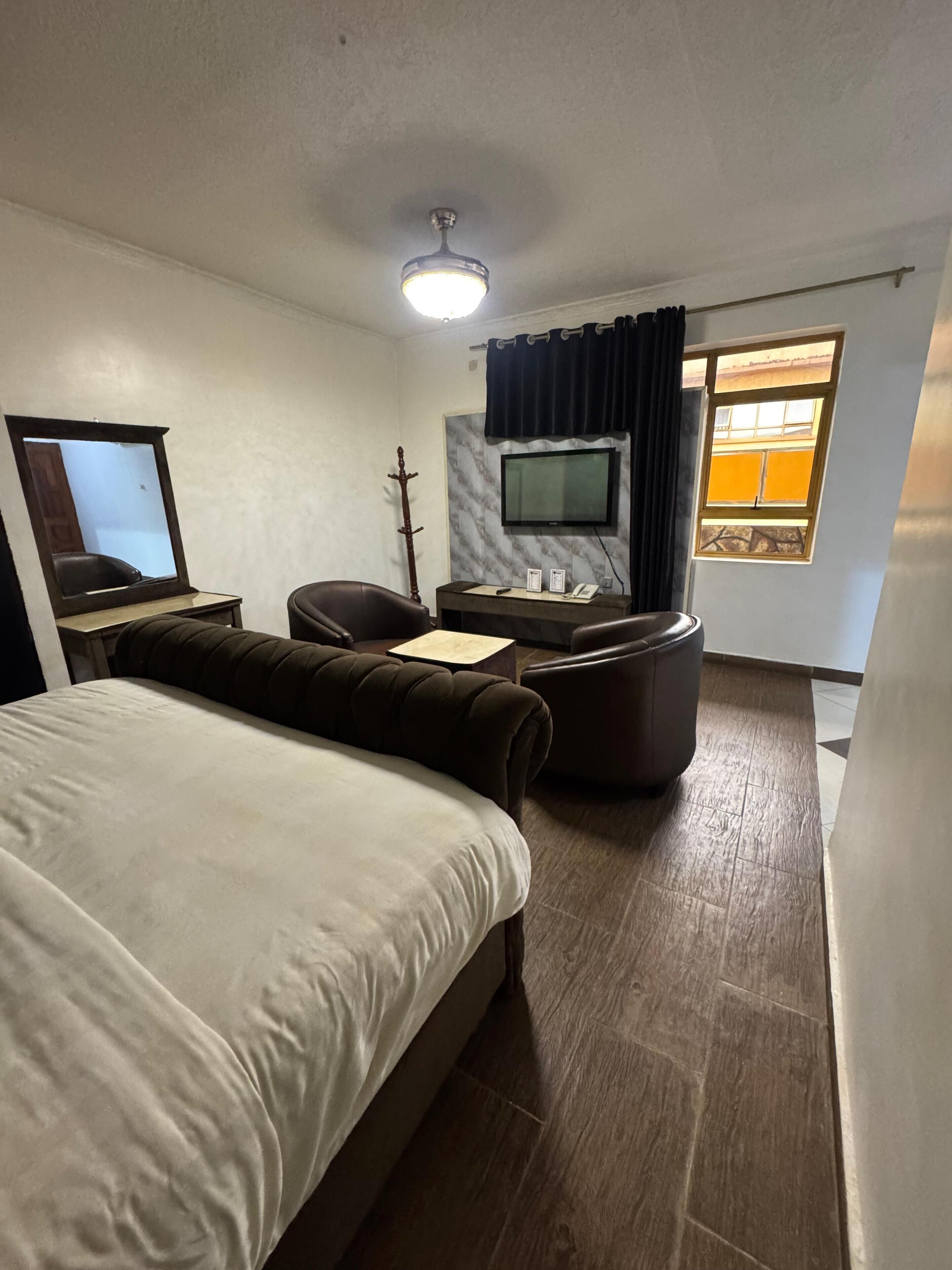 مكتب ومساحة عمل للكمبيوتر المحمول