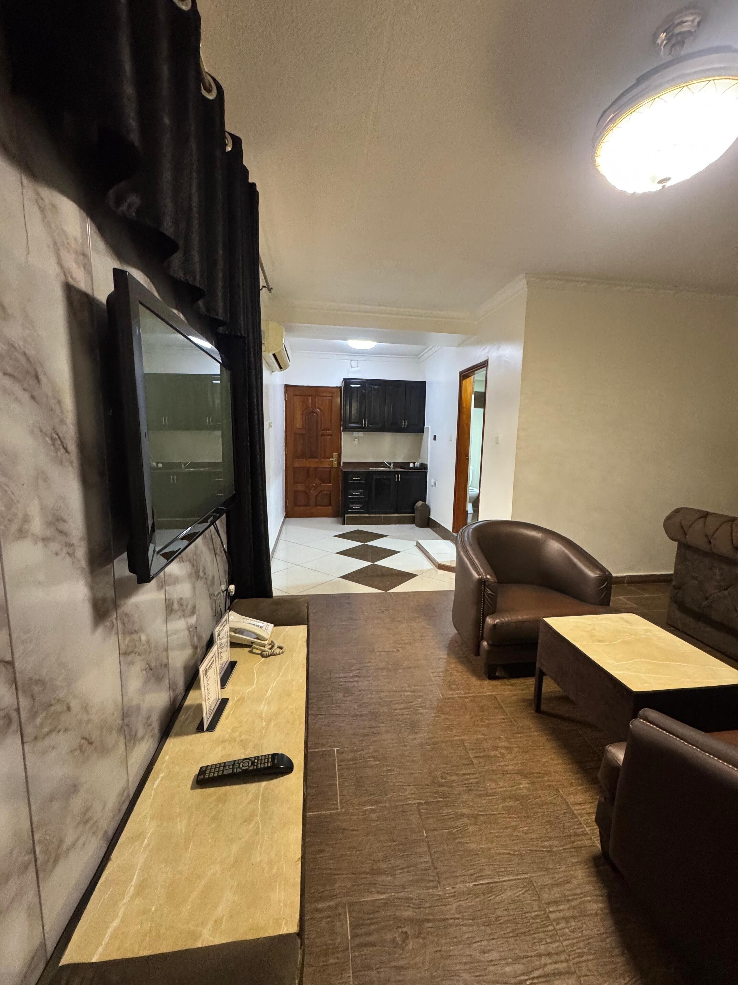 单  人房, 城市景观 | 防过敏的被褥、办公桌、笔记本电脑工作区、熨斗/熨衣板