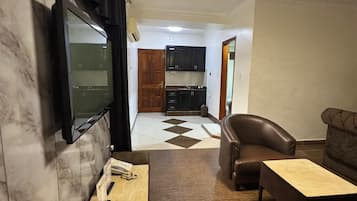 Kamar Single, pemandangan kota | Seprai antialergi, meja kerja, dan ruang kerja ramah laptop