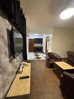 單人房, 城市景 | 防敏寢具、書桌、手提電腦工作空間、熨斗/熨衫板