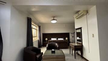 Apartment | Hypo-allergenic bedding, desk, laptop workspace, iron/ironing board