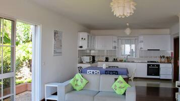 雪櫃、微波爐、焗爐、爐具