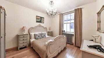 2 bedrooms, desk, iron/ironing board, free WiFi