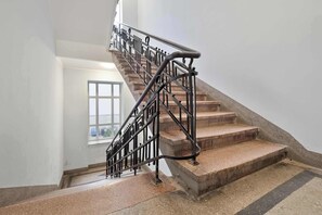 Interior - Mielczarskiego 16 | Black and White Studio | Next to the Museum of Art and Manufacture (Łódź)