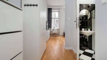 Strykejern/-brett, reiseseng for barn, wi-fi og sengetøy