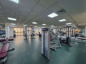 Fitness facility - Free housekeeping visits during your stay - StayShort - Refined 1 Bedroom Living in Sports City that Sleeps 4 (Sports City)