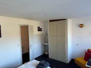 6 makuuhuonetta, silitysrauta/-lauta, vauvan matkasänky, ilmainen Wi-Fi