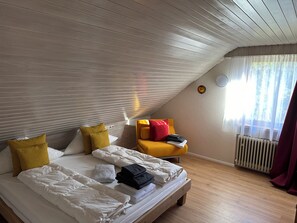 6 chambres, fer et planche à repasser, lit parapluie, Wi-Fi gratuit