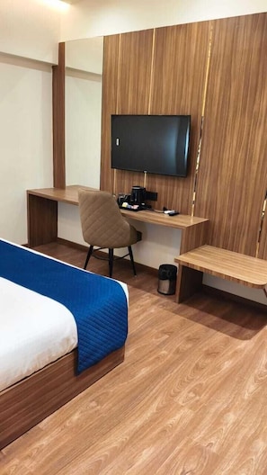 Deluxe Double Room | Free WiFi - Hotel Grace Suites (Kanpur)
