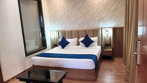 Deluxe Double Room | Free WiFi - Hotel Grace Suites (Kanpur)