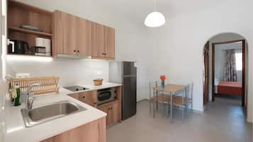 Refrigerador, horno, placa de cocina, cafetera/tetera