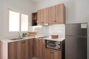 Geladeira, fogão, cooktop, cafeteira/chaleira