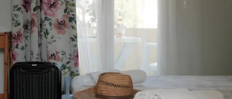 Iron/ironing board, WiFi, bed sheets